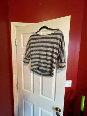A Byer Womens Large Pullover Black White Stripe Top Lace Detail Ruched NWT